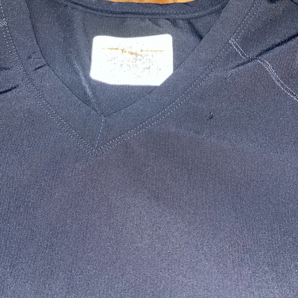 Heather grey scrub top - Picture 3 of 4